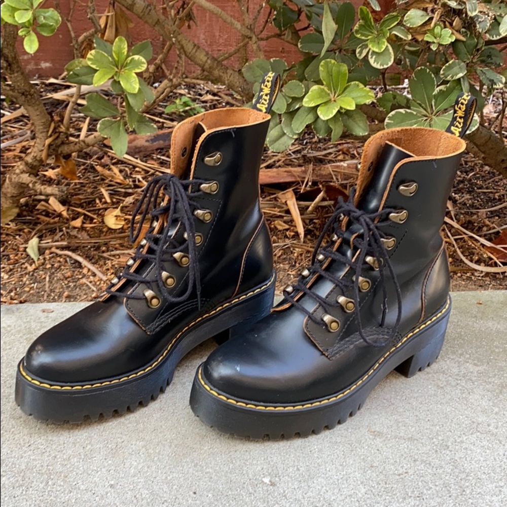 Dr. Martens Leona, Size 8, Black